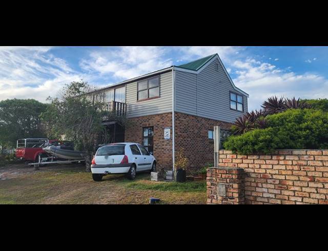 3 BEDROOM HOUSE FOR SALE IN KLEINBAAI